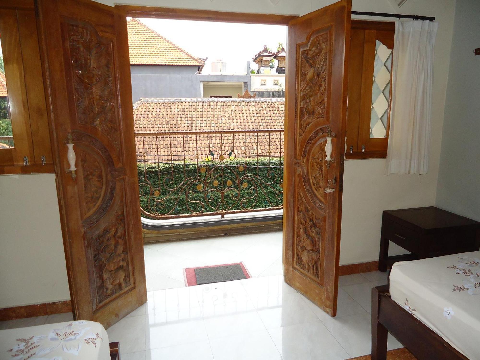 The Reinhold Guesthouse Bali Kerobokan Εξωτερικό φωτογραφία